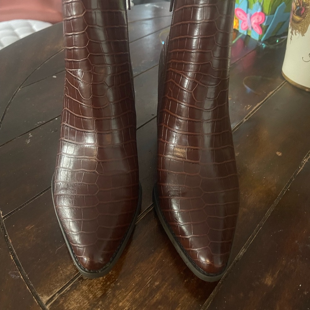 Elegant Brown Crocodile-Embossed Women's Boots
